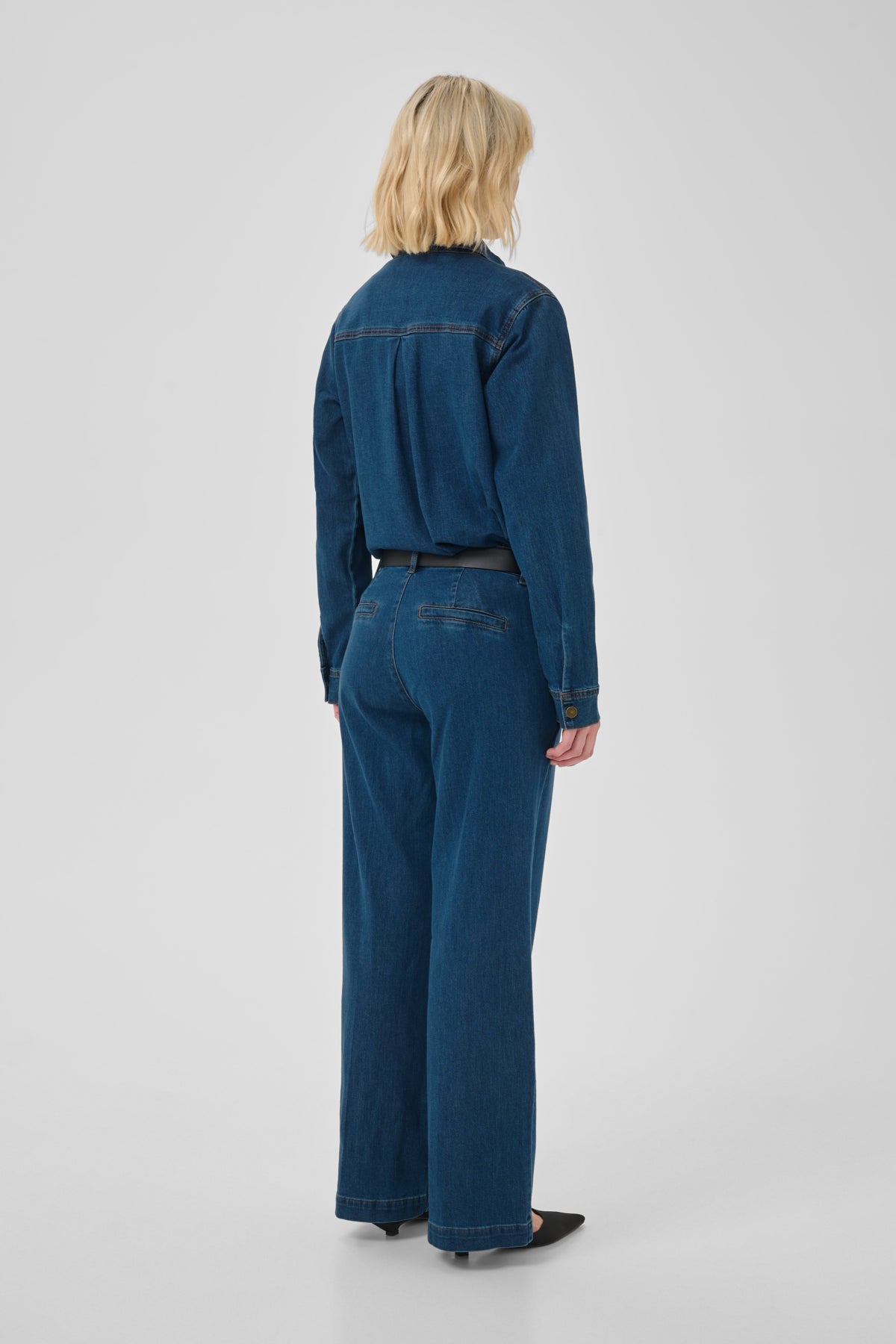 30 The Lara 115 Pant in Medium Clear Blue Wash