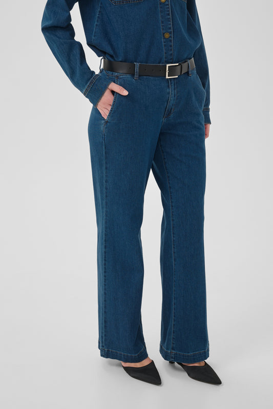 30 The Lara 115 Pant in Medium Clear Blue Wash