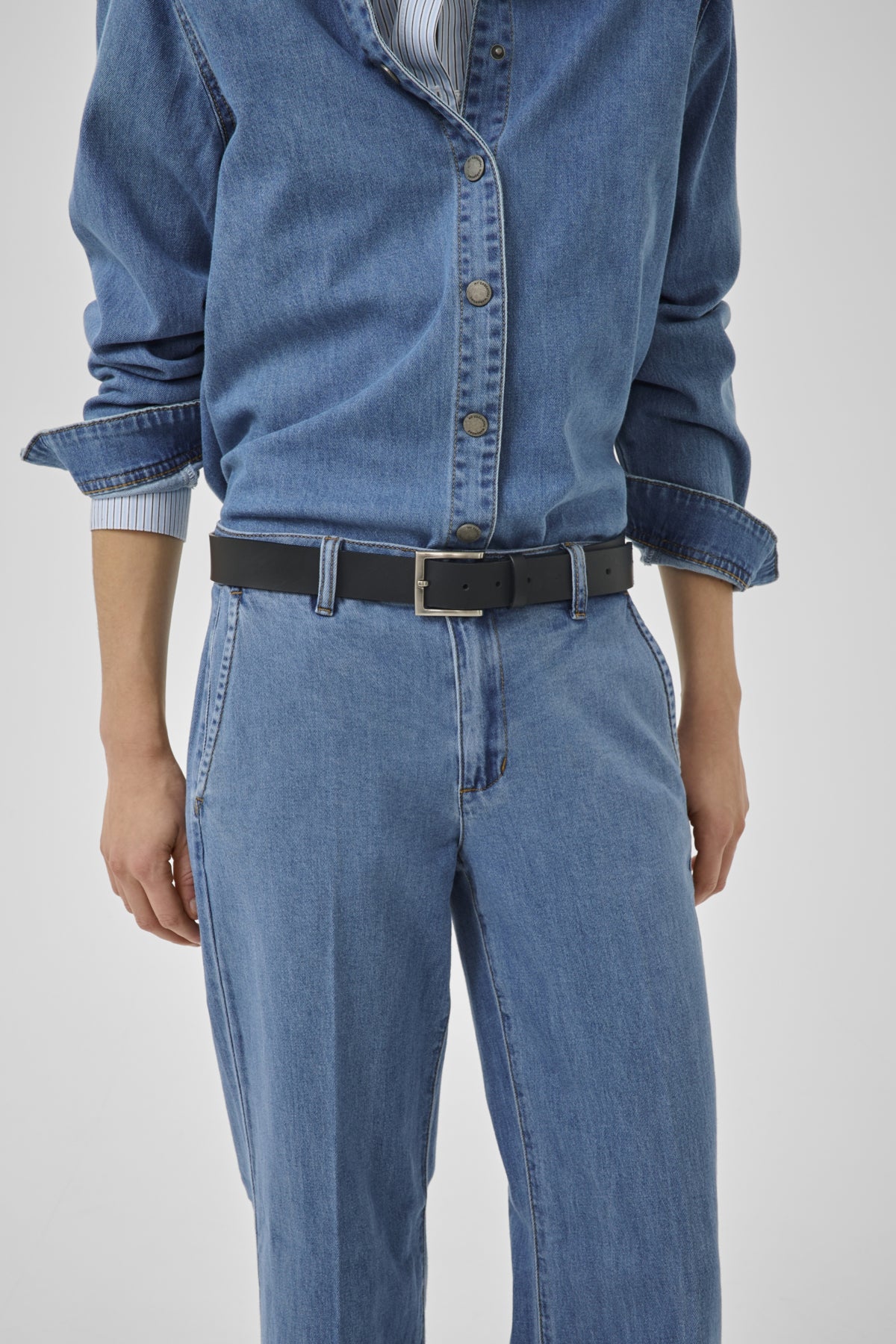 30 The Lara 115 Jeans in Medium Blue Wash