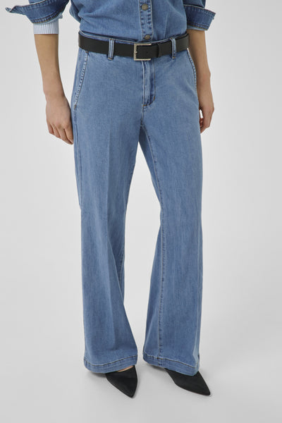 30 The Lara 115 Jeans in Medium Blue Wash