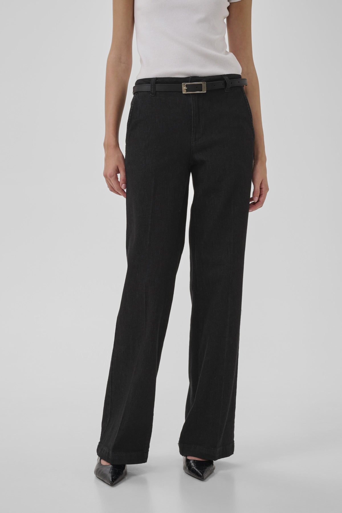 30 The Lara 115 Pant in Black Wash
