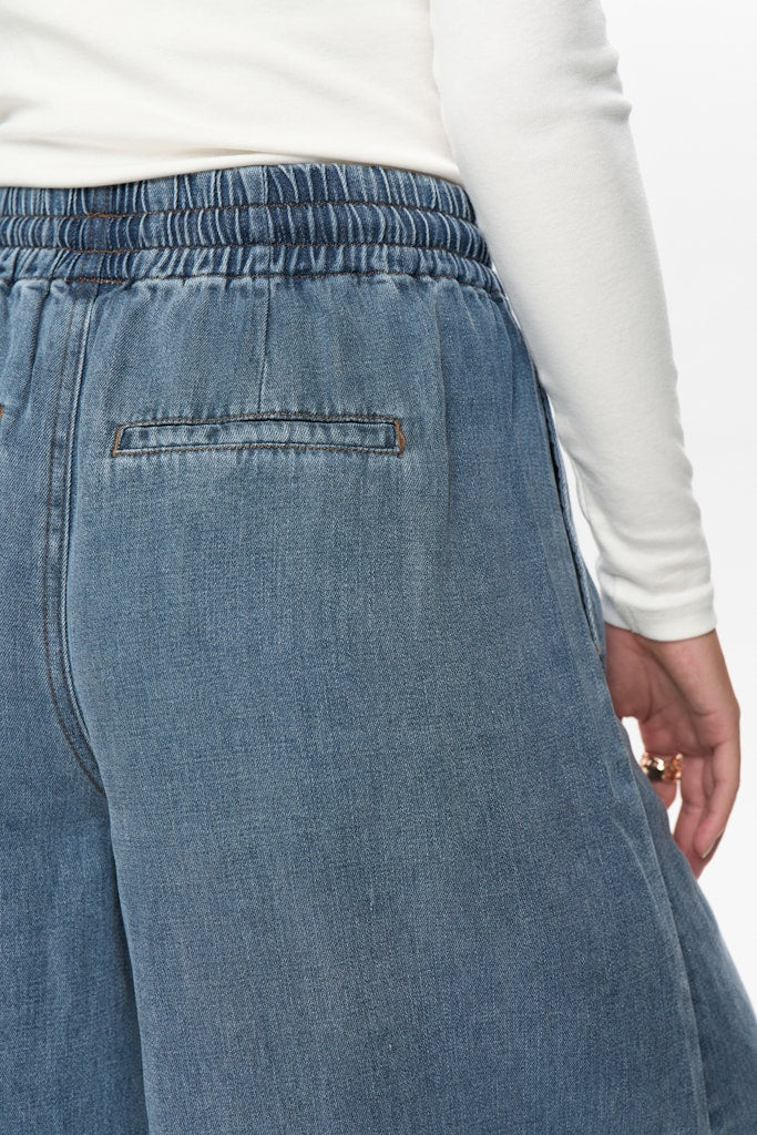 NuElida Shorts