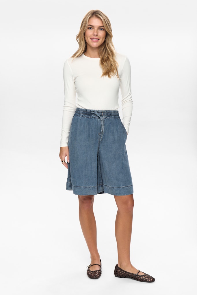NuElida Shorts