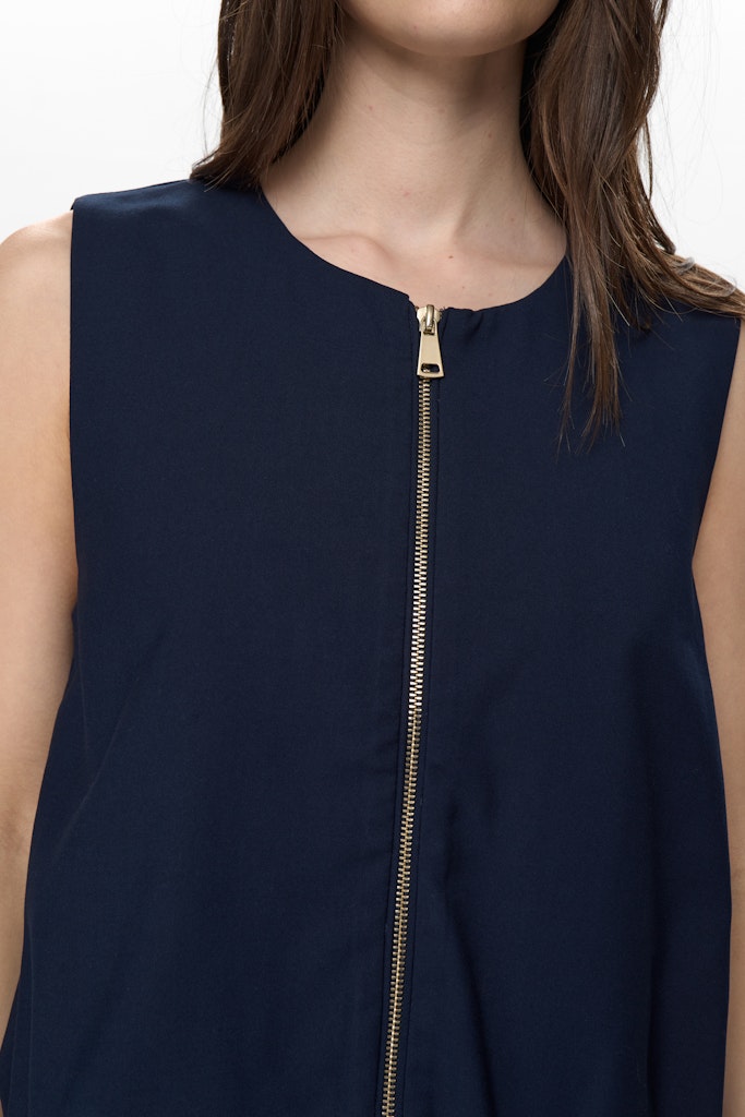 NuJulia Vest