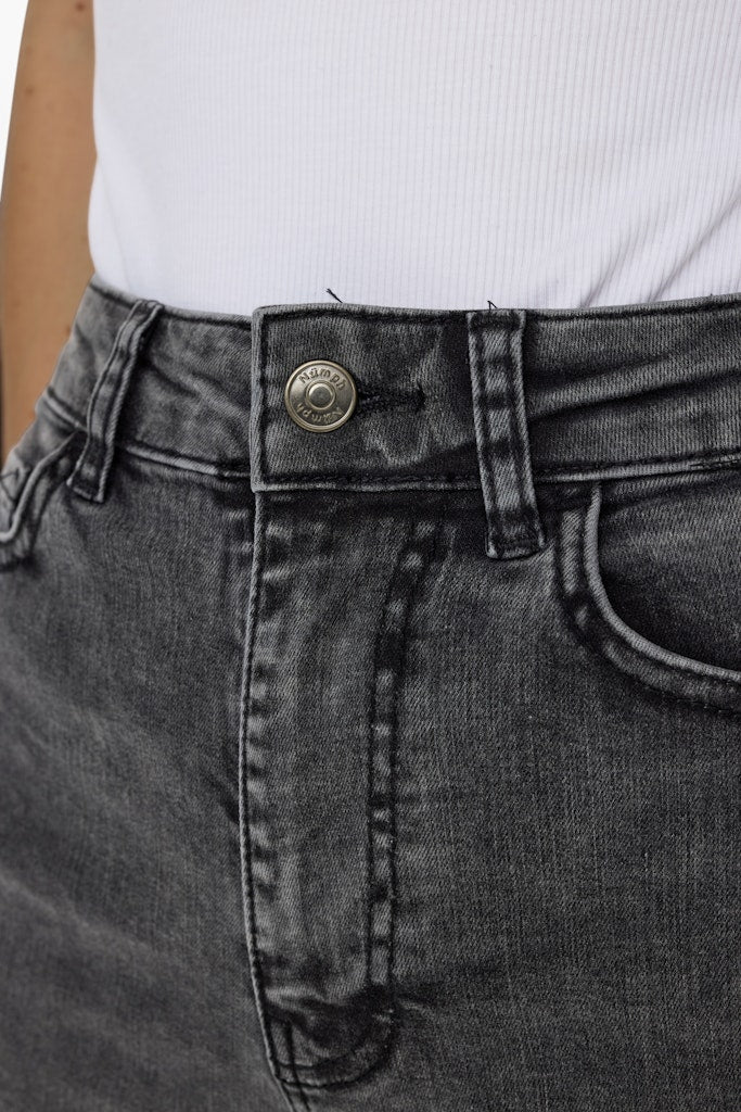 NuParis HR Wide Leg Jeans in Black Washed Denim