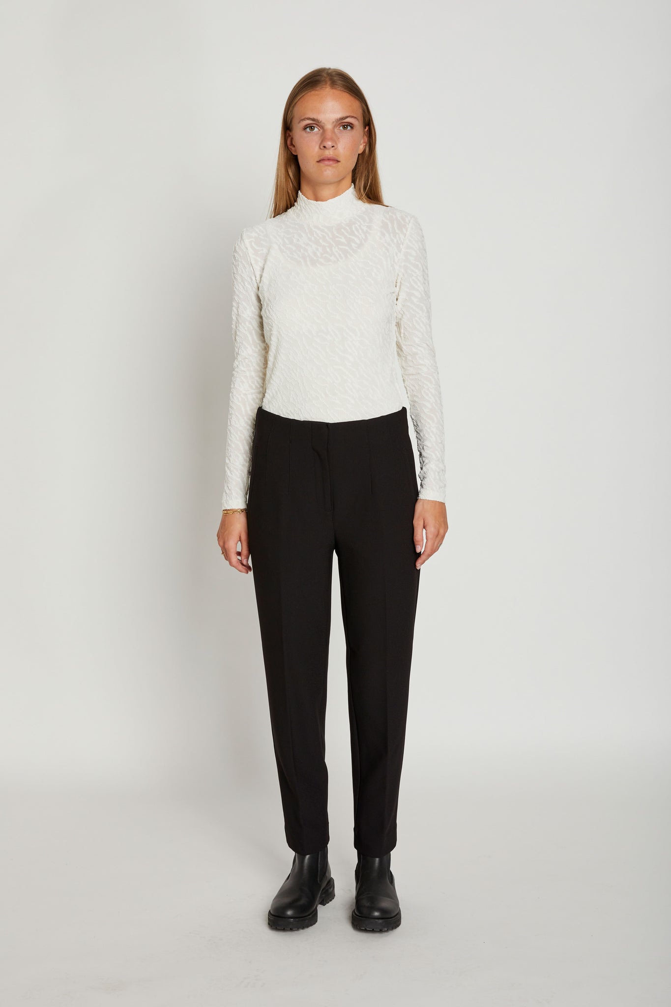 6801 Olana Pants in Black