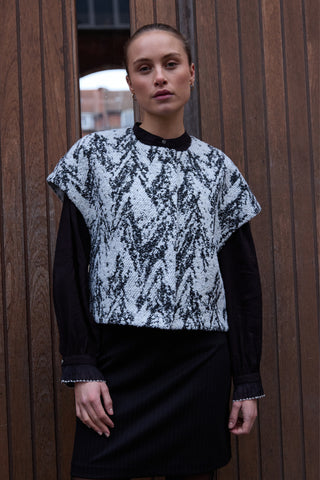 7597 Hika Vest