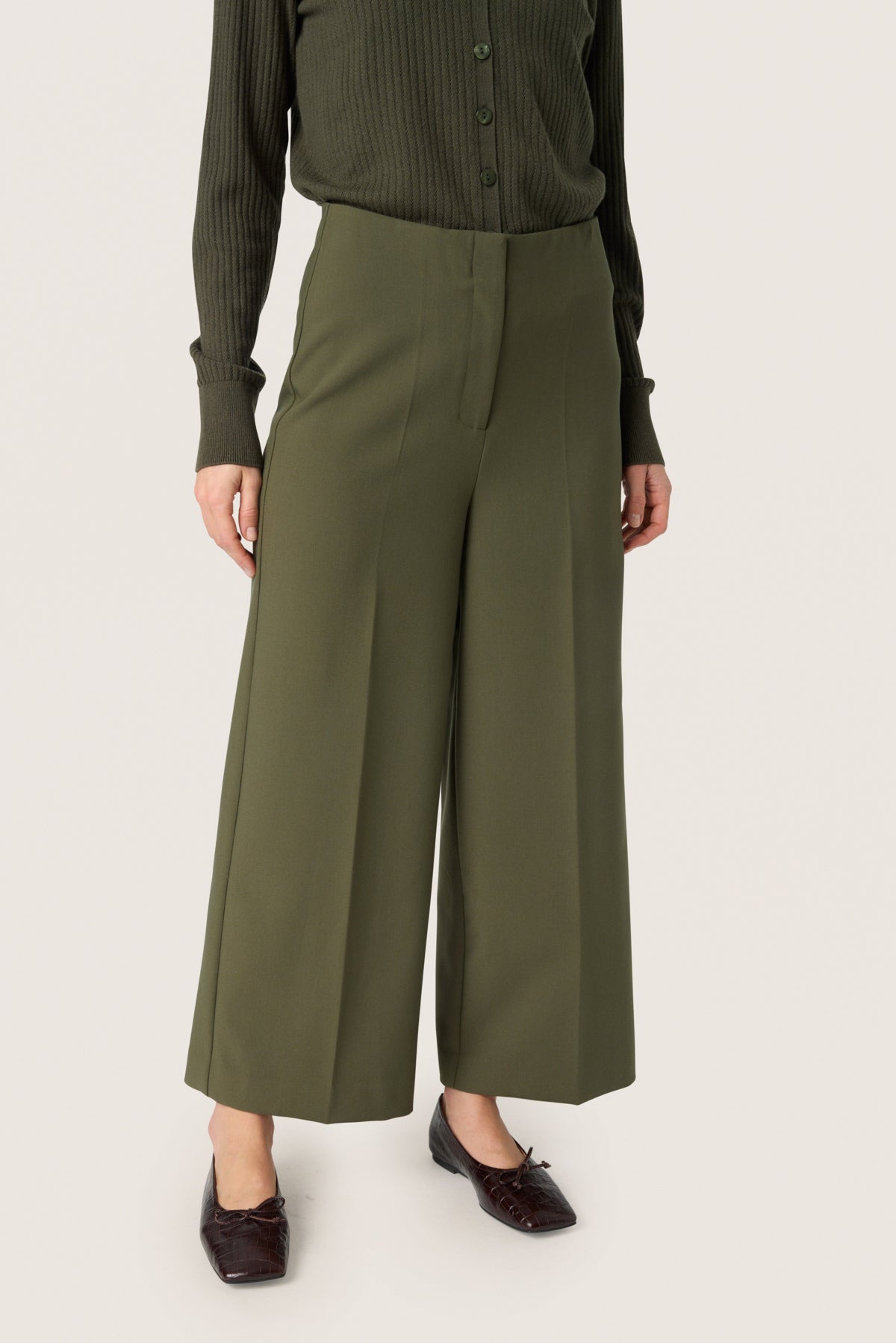 SLCorinne Wide Cropped Pants in Grape Leaf