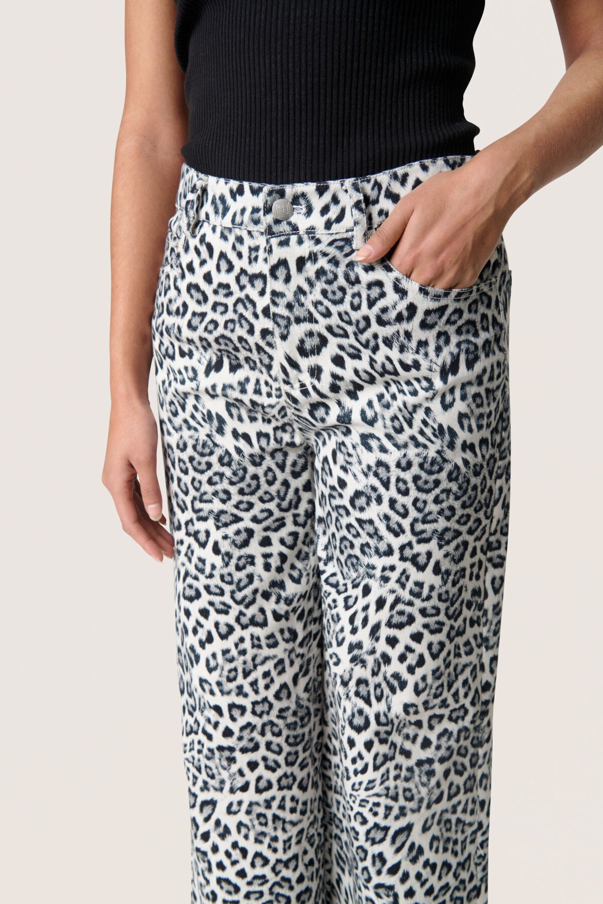 SLSandja Vanesa Pants in Grey Leopard Print