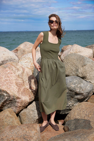 SLSimone Phoebe Dress in Grape Leaf