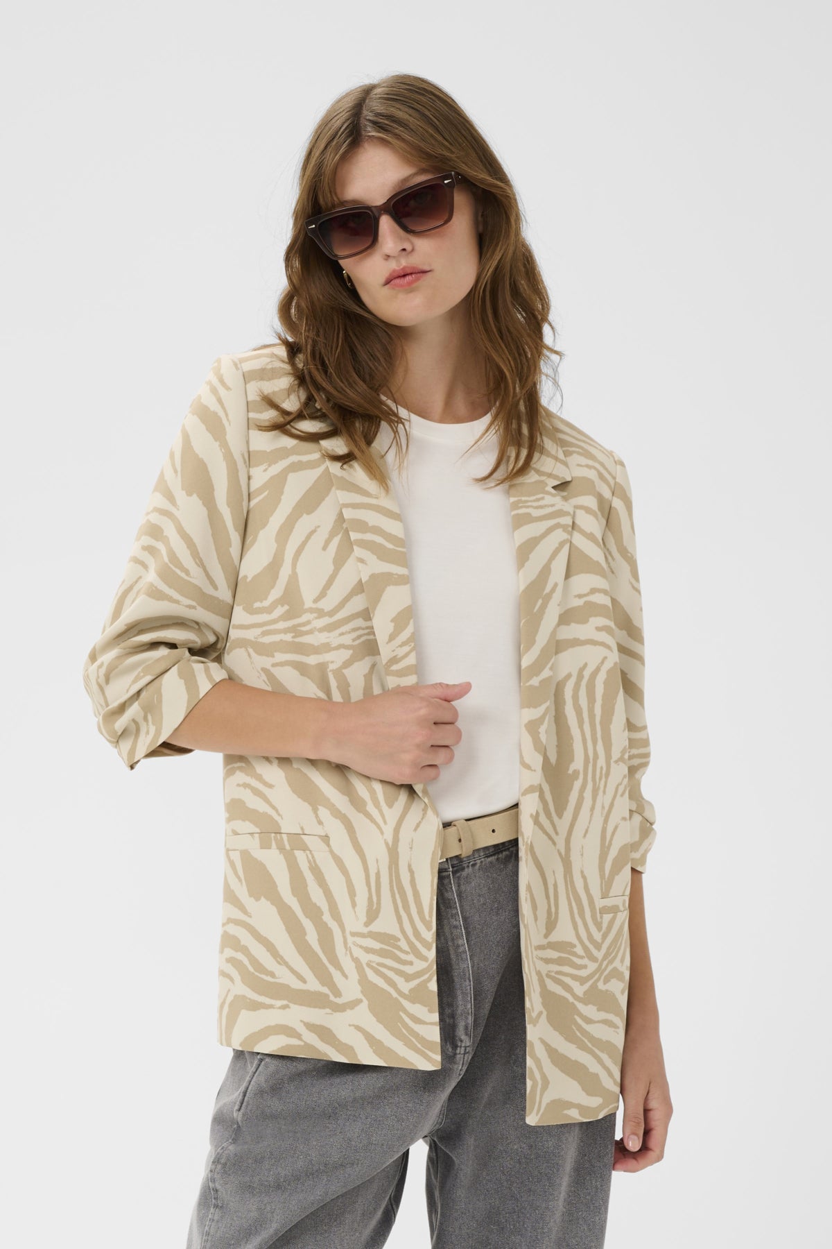SLShirley Printed Blazer in White Pepper Animal Print