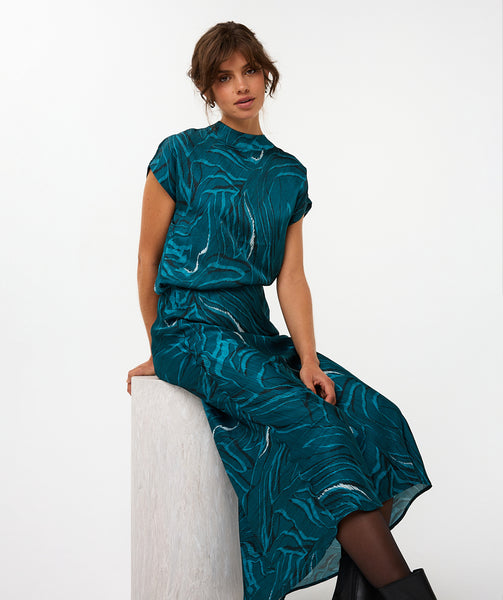 15702 Crystal Waves Skirt
