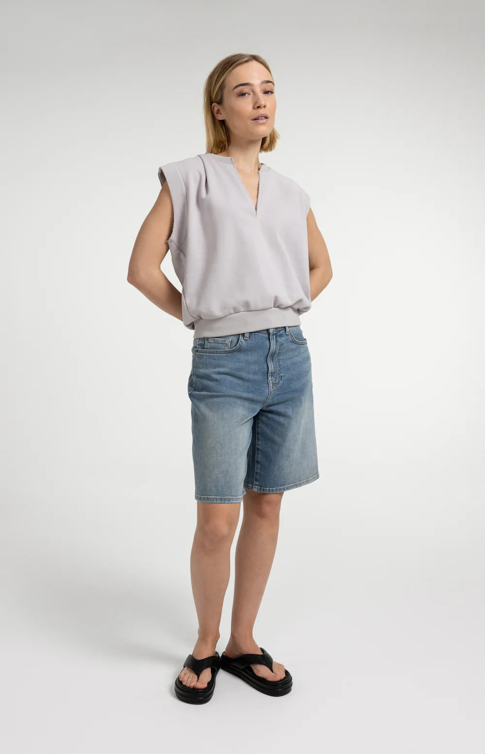 YAYA Sleeveless Sweatshirt with V-neck