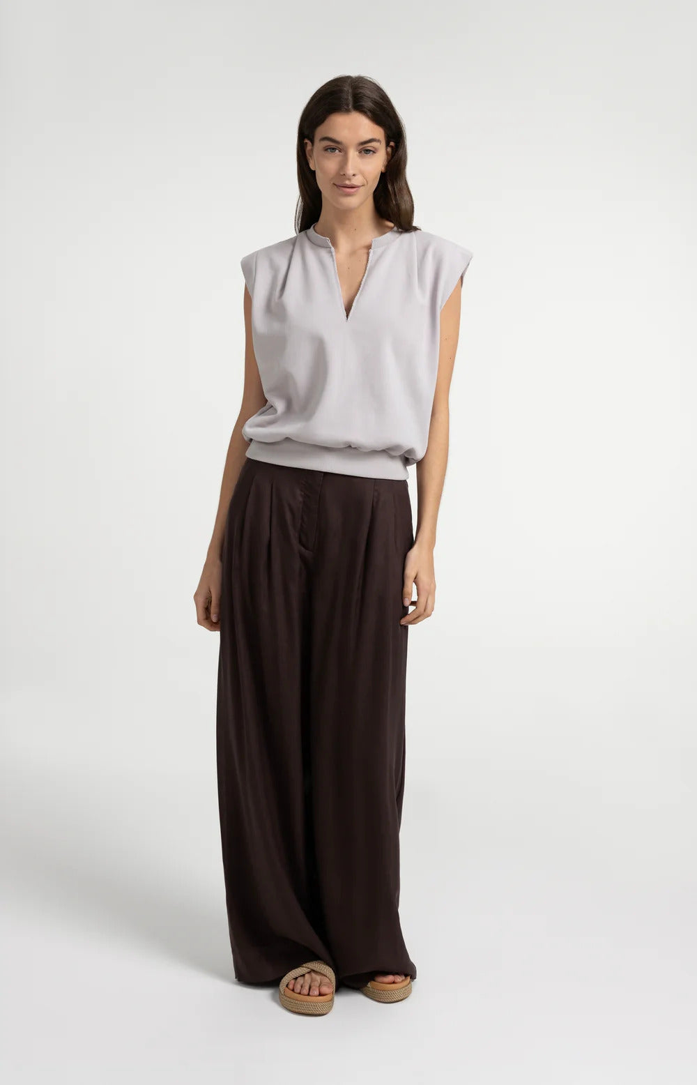 YAYA Sleeveless Sweatshirt with V-neck