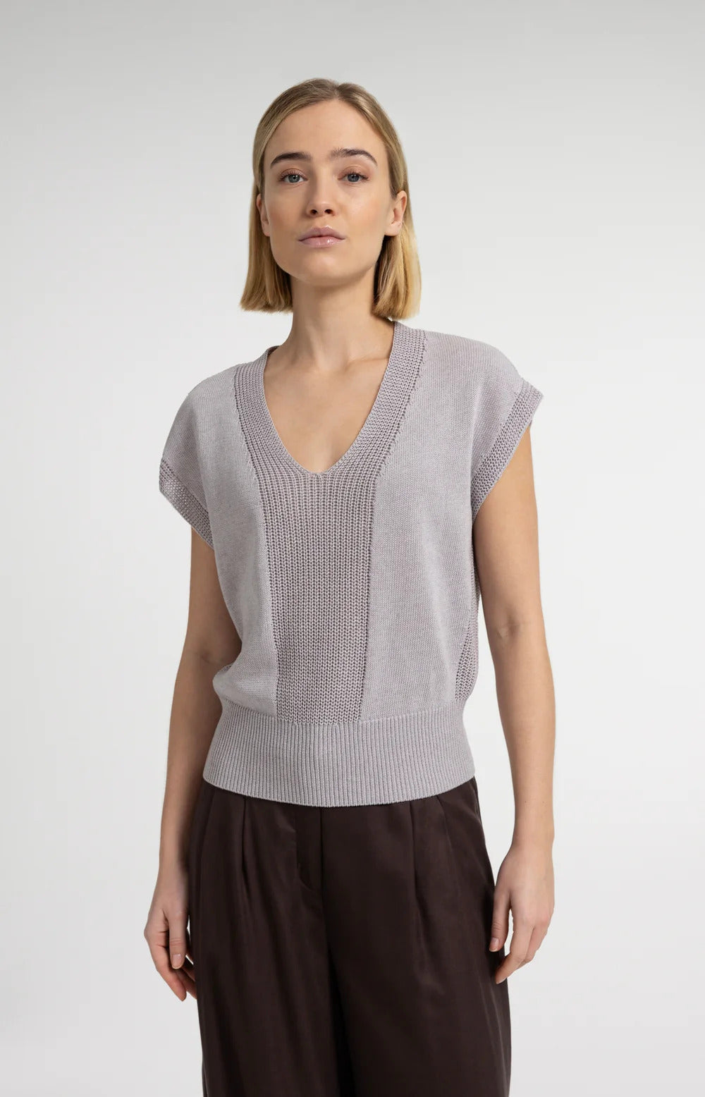 YAYA V-neck Textured Sleeveless Sweatshirt