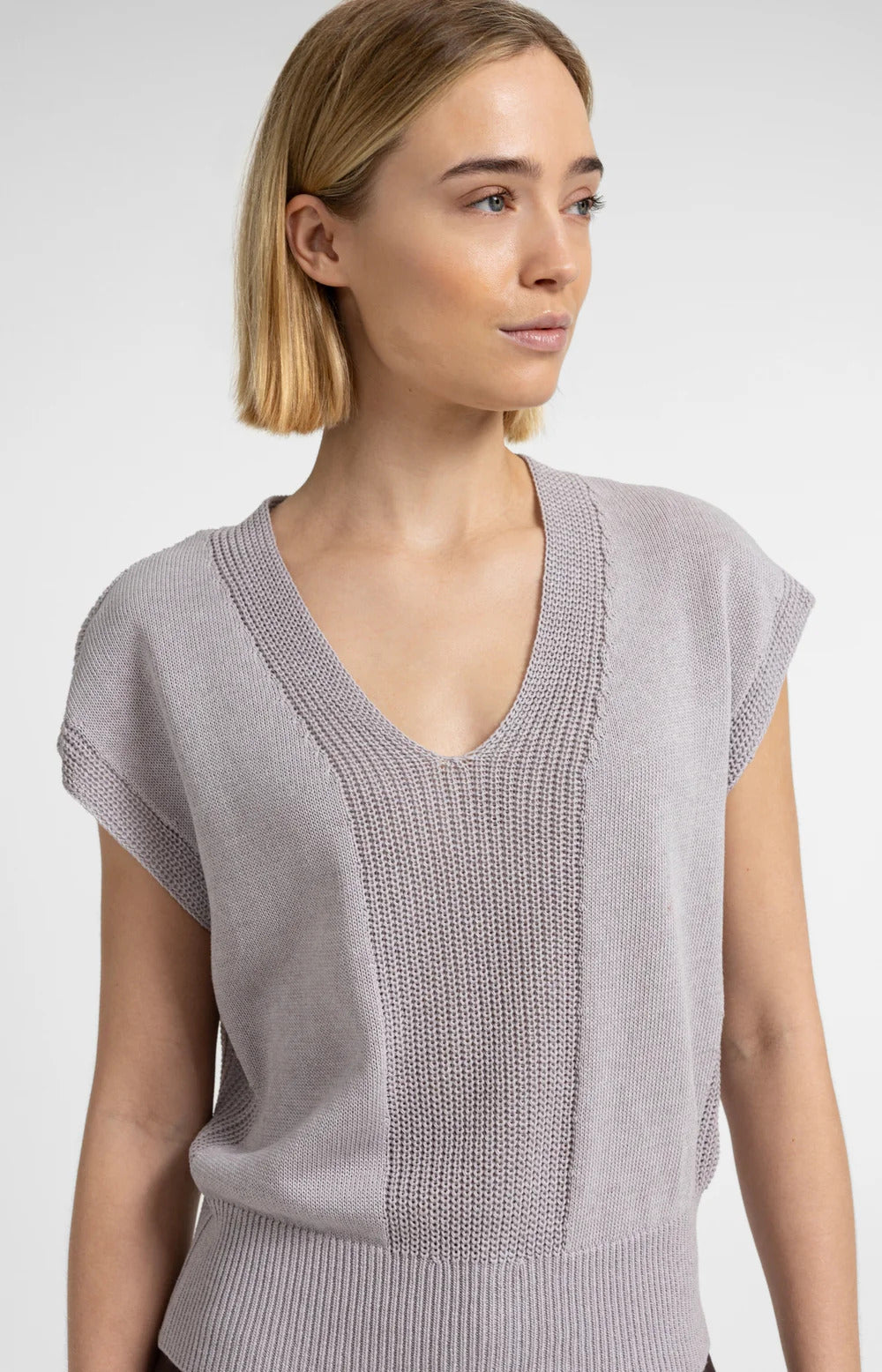 YAYA V-neck Textured Sleeveless Sweatshirt